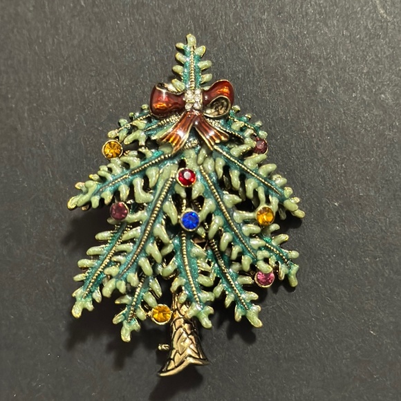 Vintage Avon 2004 First Annual Christmas Tree Brooch Pin Enamel Rhinestones Used - Picture 1 of 13